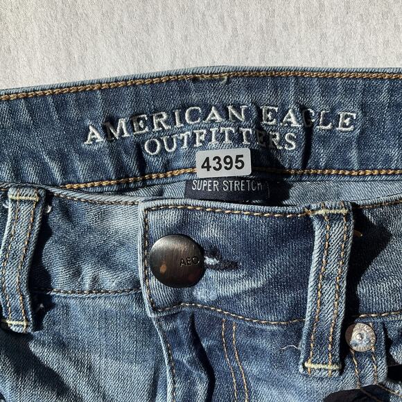 American Eagle Outfitters Women Shorts Size 8 Blue Denim Cutoff Super Stretch - Picture 2 of 10
